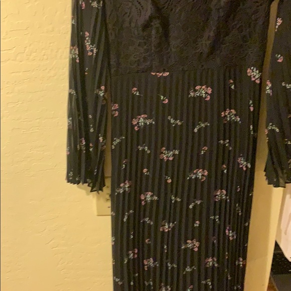 Dress - Picture 4 of 6